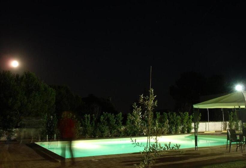 ホテル La Ferula Bed&pool