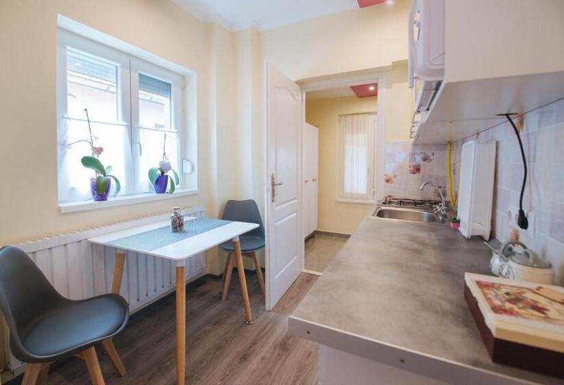 Jázmin Apartmanház