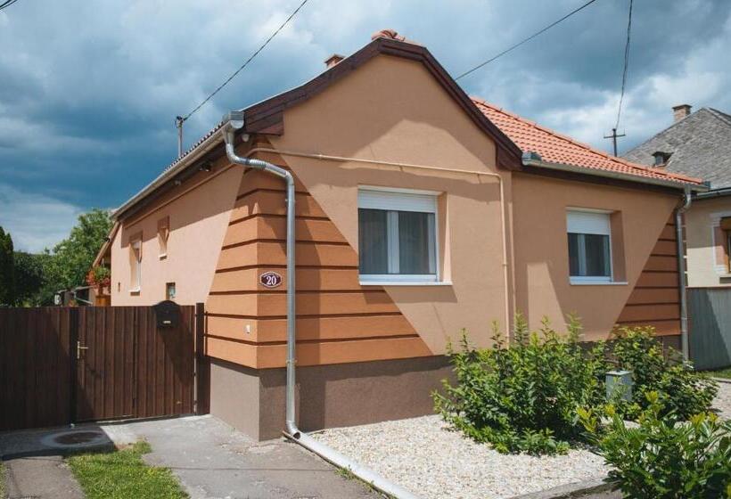 Jázmin Apartmanház