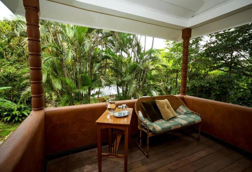 بنسيون Casa De Piedra Escazú