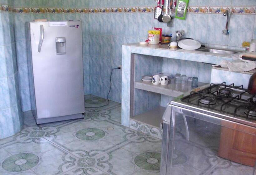 پانسیون Hostal Alcazaba