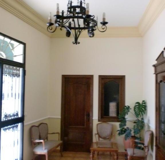 بنسيون Hostal Las Tres Jotas