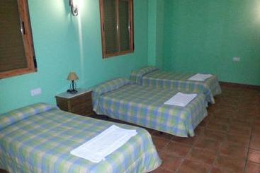 پانسیون Hostal Las Tres Jotas