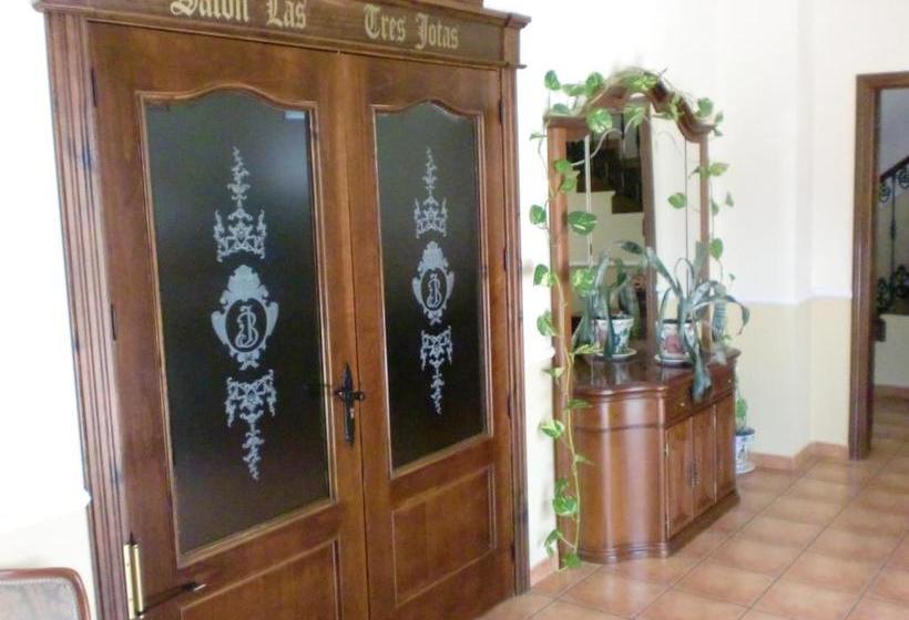 بنسيون Hostal Las Tres Jotas