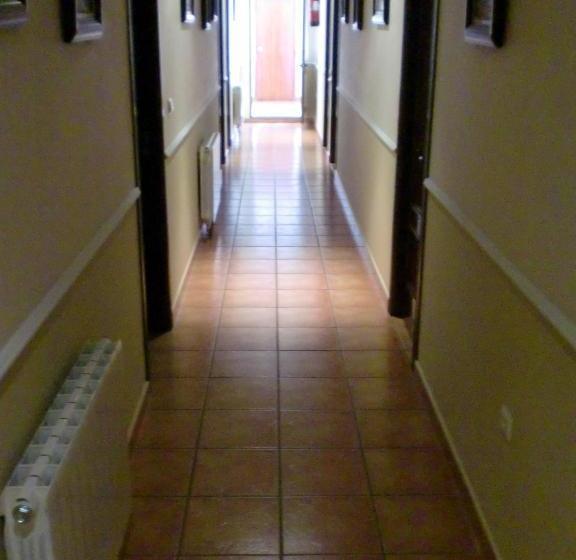 بنسيون Hostal Las Tres Jotas