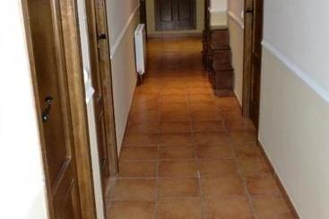 پانسیون Hostal Las Tres Jotas