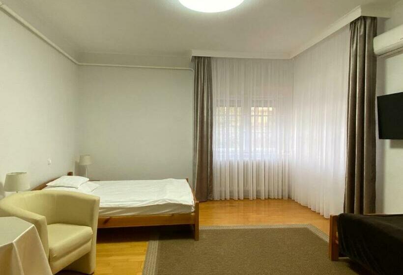 פנסיון Part Cafe Residence