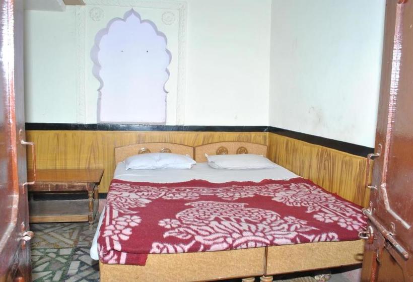 بنسيون Priya Guest House