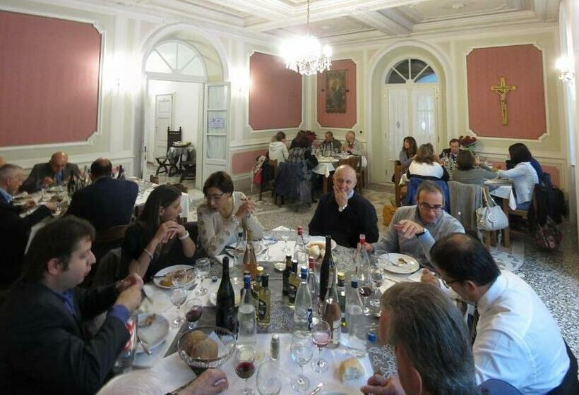 ペンション Villa Lomellini