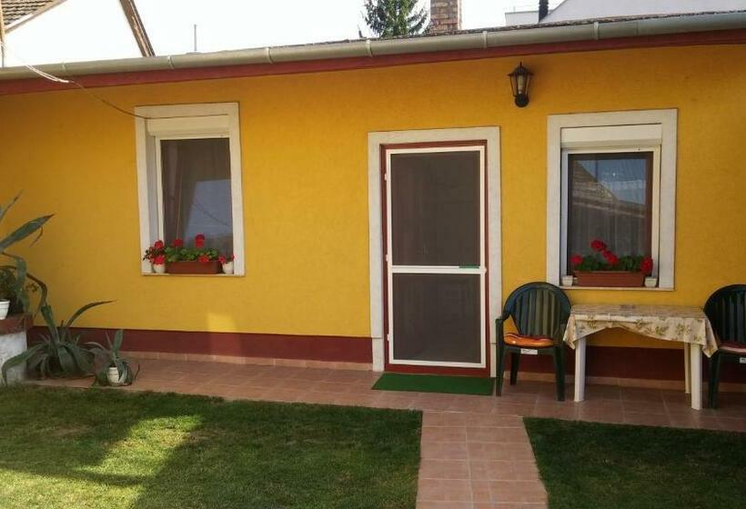 بنسيون Zách Klára Utcai Apartman