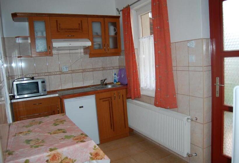 بنسيون Zách Klára Utcai Apartman