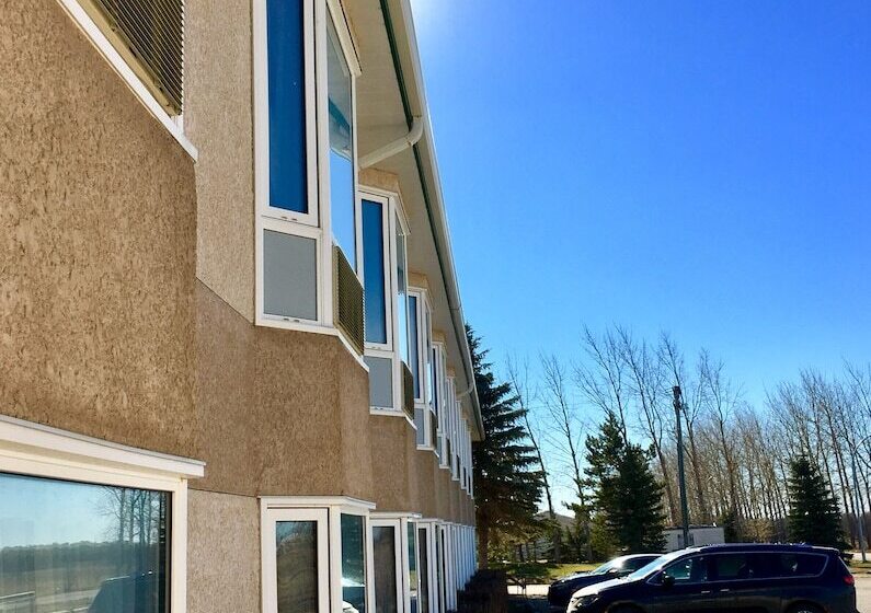 فندق صغير Bay Hill Inns & Suites