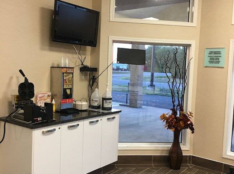 فندق صغير Bay Hill Inns & Suites