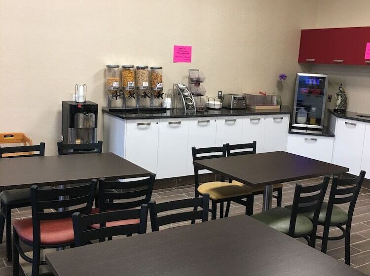 فندق صغير Bay Hill Inns & Suites