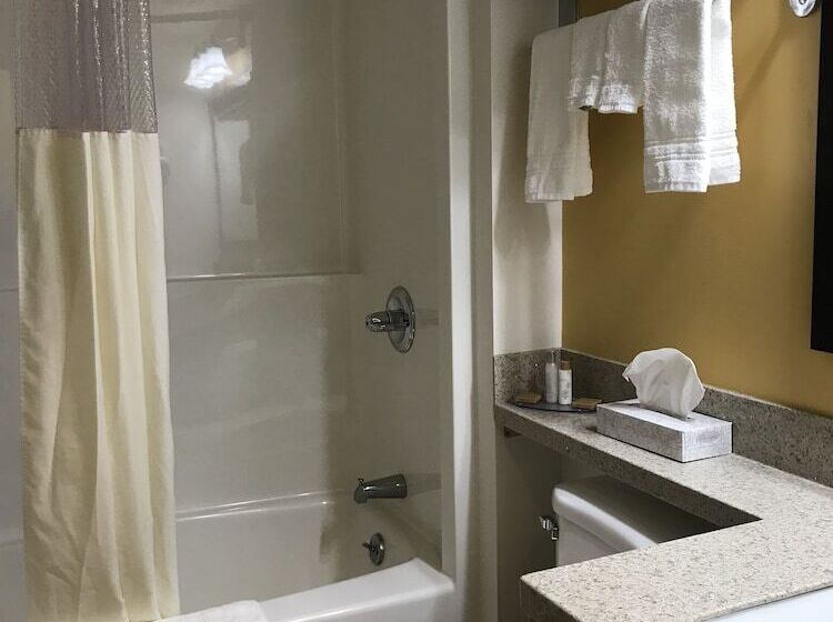 فندق صغير Bay Hill Inns & Suites