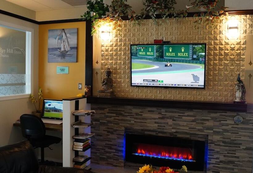 فندق صغير Bay Hill Inns & Suites