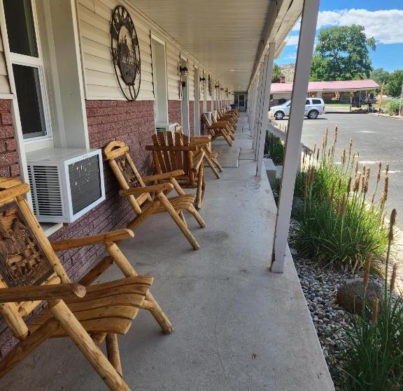 فندق صغير Cowboy Country Inn