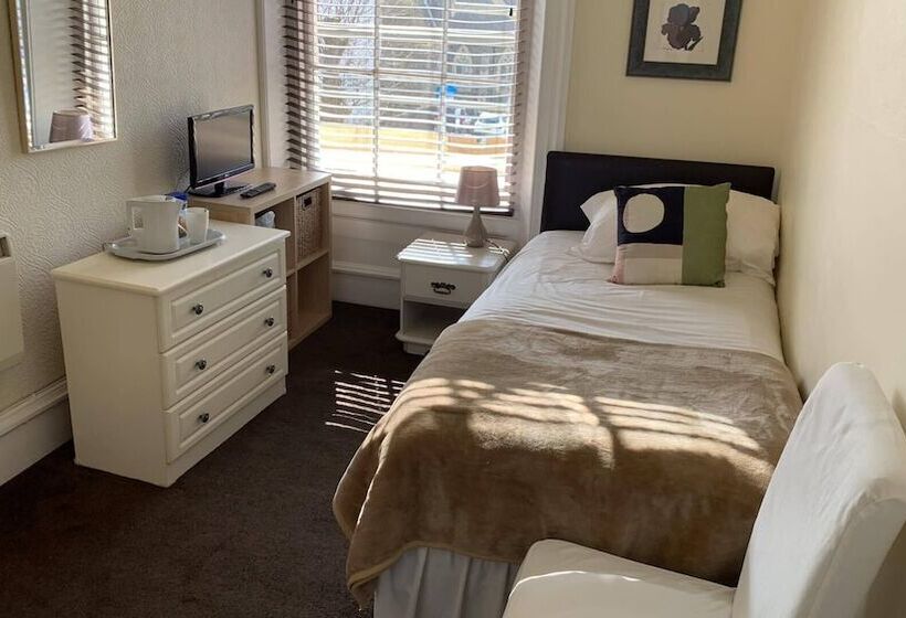 פנסיון Alister Guest House