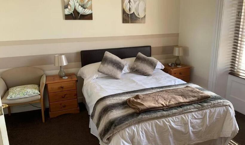 פנסיון Alister Guest House