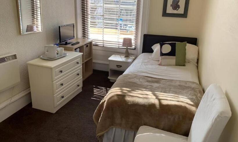 פנסיון Alister Guest House