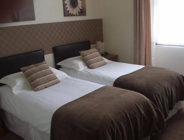 פנסיון Alister Guest House