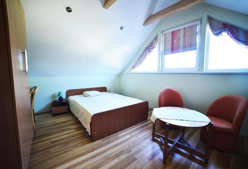 پانسیون Birutes Apartments