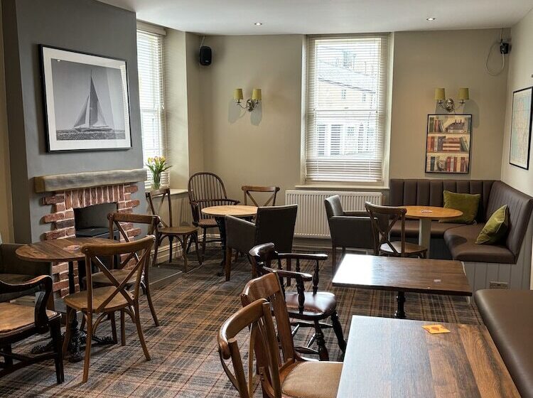 بنسيون Castle Court