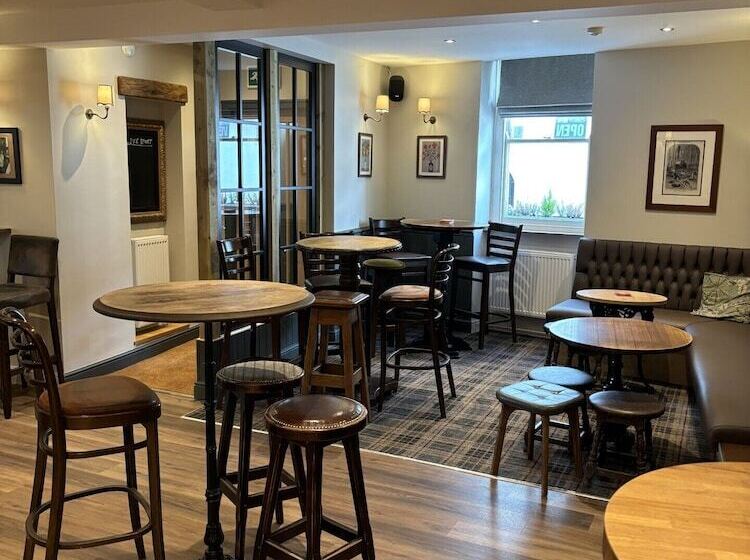 بنسيون Castle Court