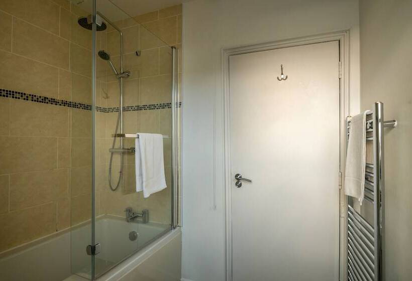 بنسيون Castle Court