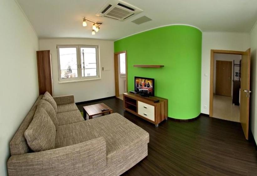 פנסיון Fine Restaurant & Apartments