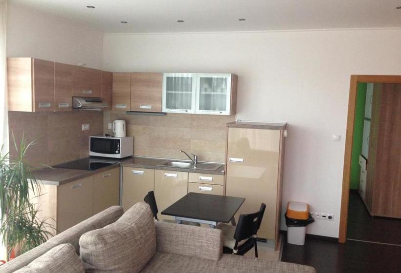 פנסיון Fine Restaurant & Apartments