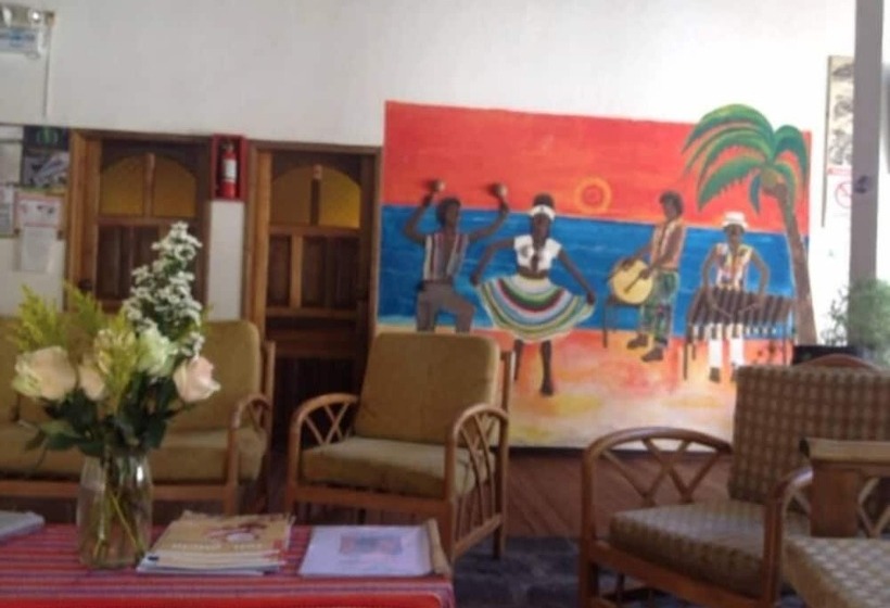 پانسیون La Petite Auberge   Hostel