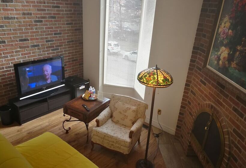 پانسیون Margie Townhome Suites