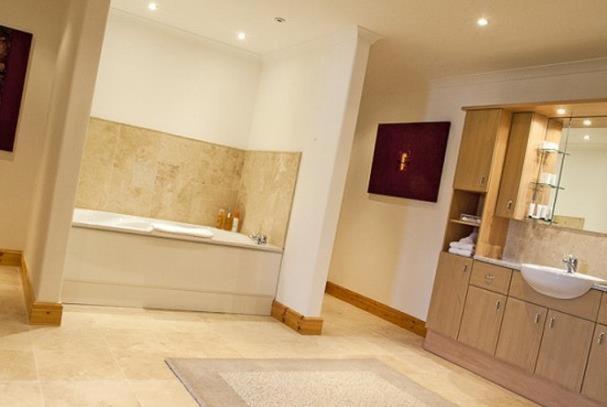 פנסיון Sutherlands Guest House