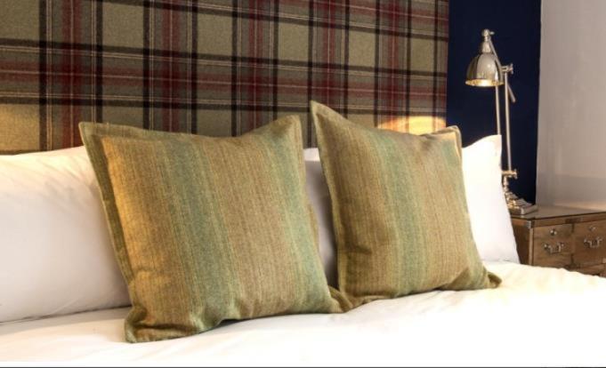 פנסיון Sutherlands Guest House