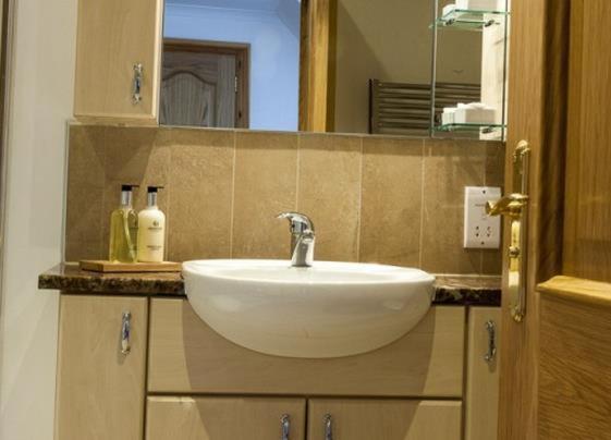 פנסיון Sutherlands Guest House