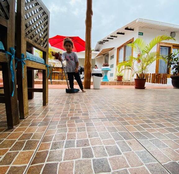 پانسیون Zurisadai