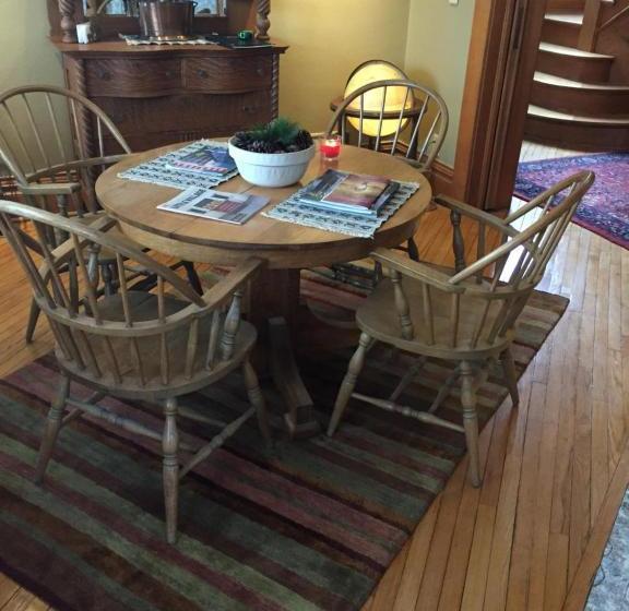 הוסטל Burford House Suites