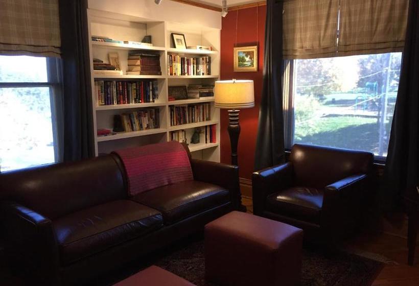 הוסטל Burford House Suites