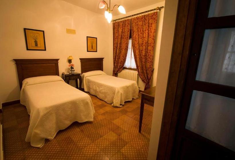 호스텔 Hospedería Real Casona La Beltraneja