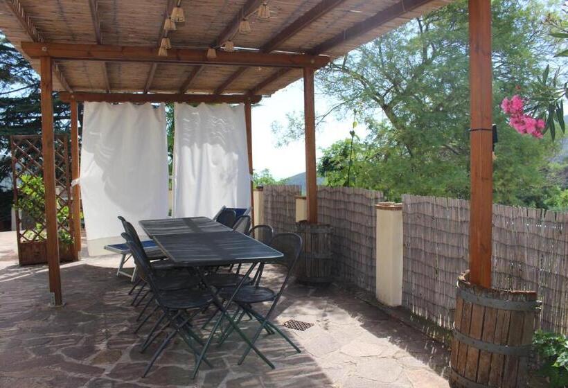 ホテル Agriturismo La Lecciola