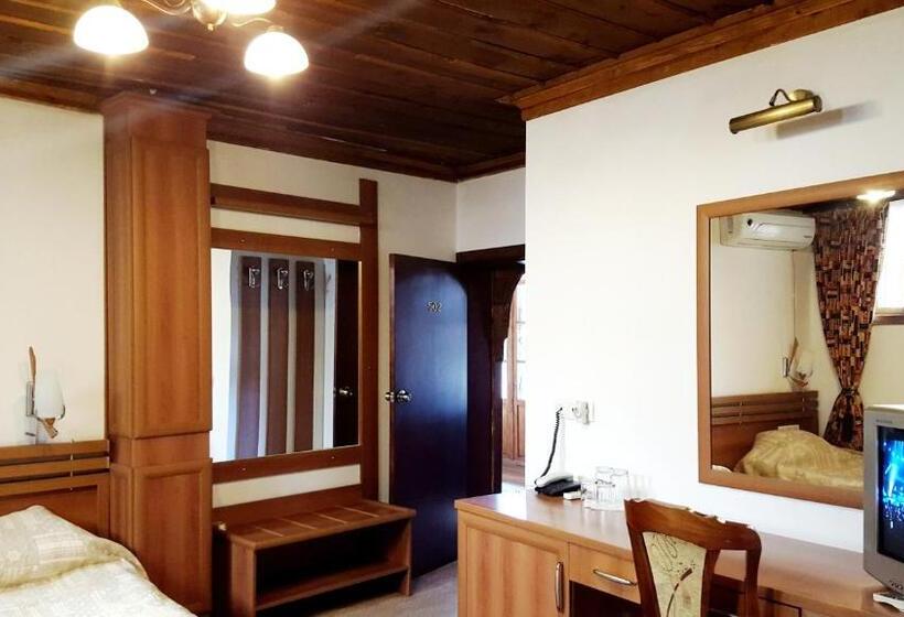 פנסיון Chakarova Guest House