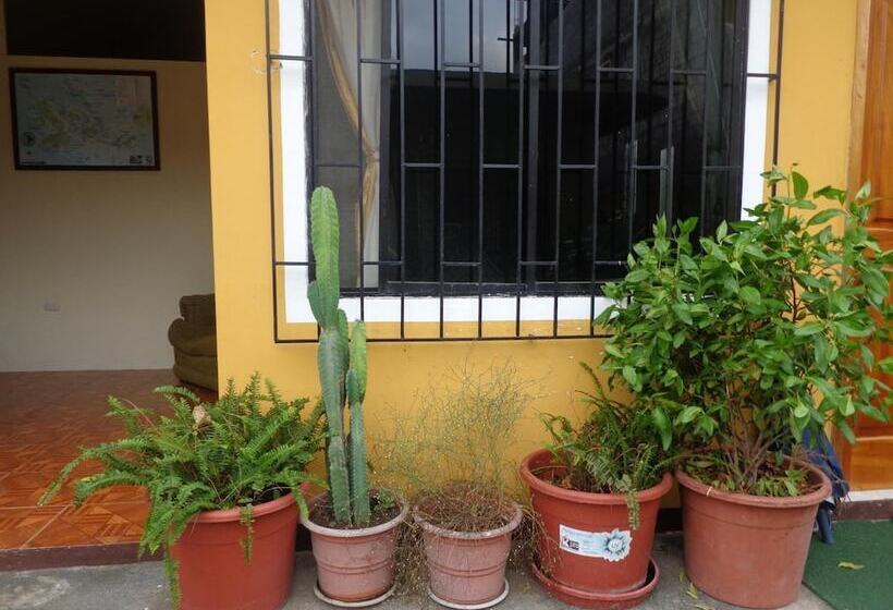 פנסיון Hostal Casa Cascada