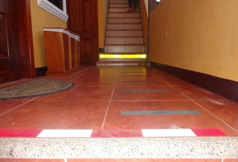 פנסיון Hostal Casa Cascada