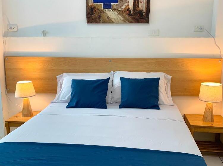 פנסיון Hostal Casa Latina