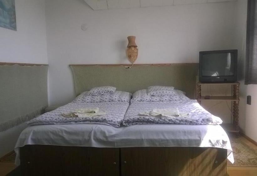 پانسیون Póczáné Vendégszobái