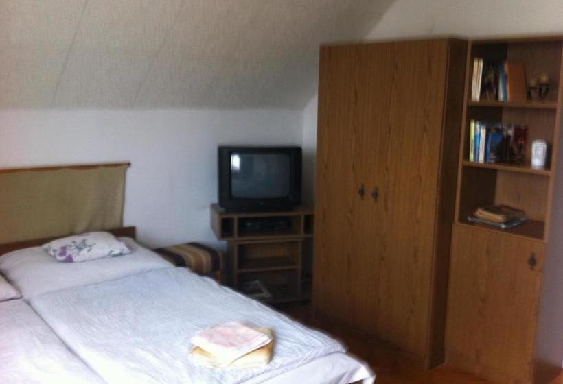 پانسیون Póczáné Vendégszobái