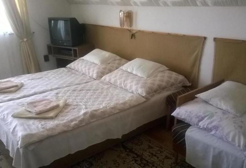 پانسیون Póczáné Vendégszobái