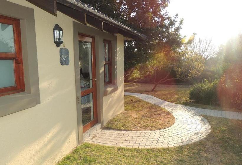 פנסיון Strawberry Fields Country Manor Guest House