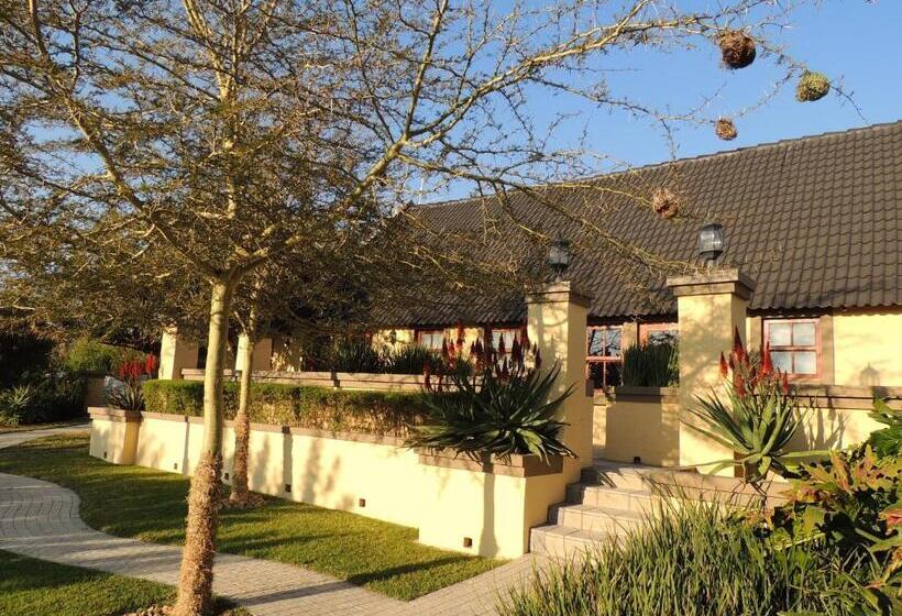 פנסיון Strawberry Fields Country Manor Guest House